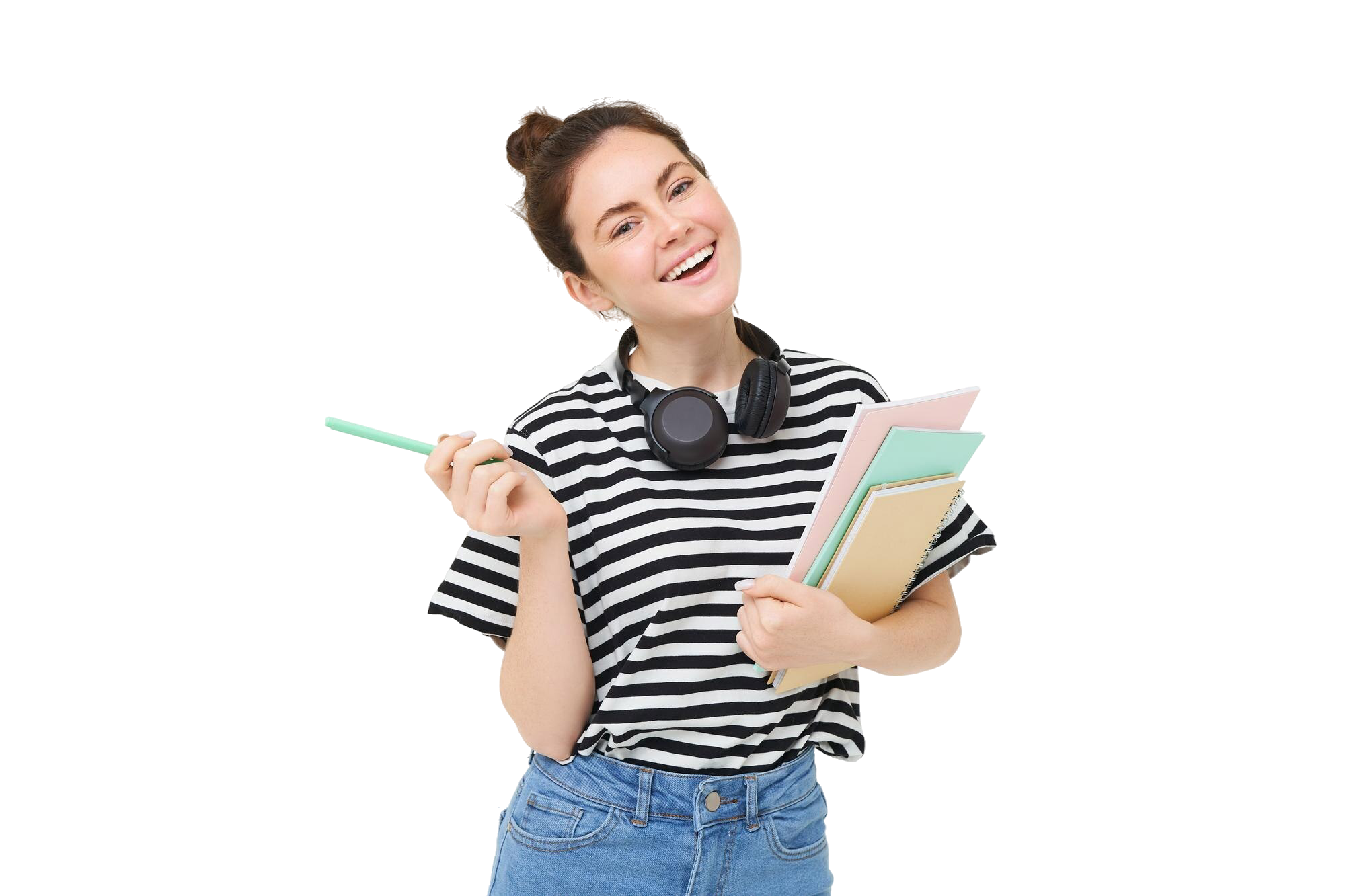 Estudante sorrindo com cadernos e fones de ouvido